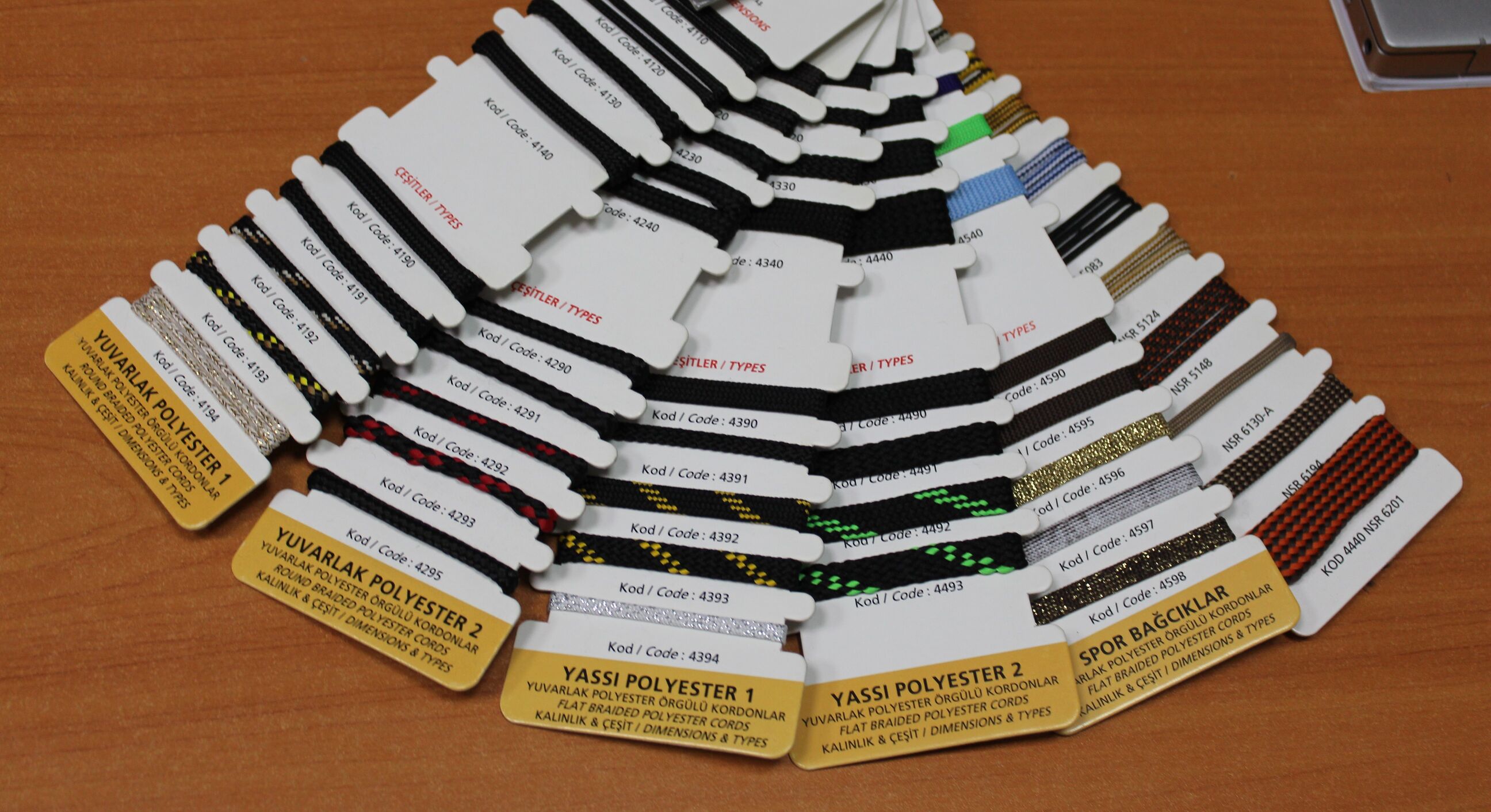 Yuvarlak polyester örgülü kordonlar