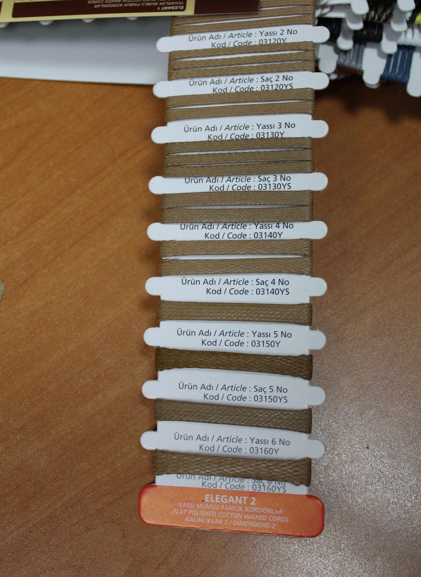 Yassı mumlu pamuk kordonlar